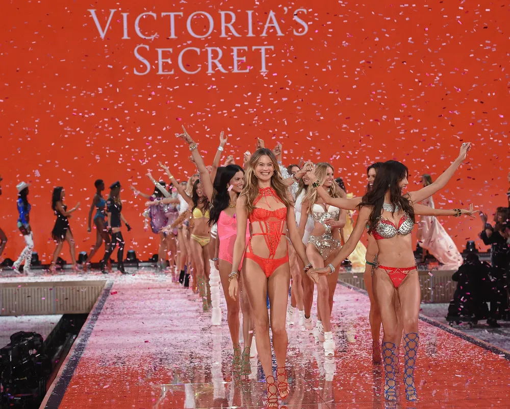 Victoria's Secret Fashion Show, Part 3/3