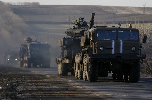 Military trucks from the Ukrainian armed forces transport tanks on the road near Artemivsk, eastern Ukraine, February 24, 2015. Pro-Russia separatists said on Tuesday they began withdrawing heavy weapons from the frontline in east Ukraine under a ceasefire deal, but the Ukrainian military, which says it won't pull back until fighting stops, reported further shelling. REUTERS/Gleb Garanich (UKRAINE - Tags: POLITICS MILITARY CONFLICT CIVIL UNREST)