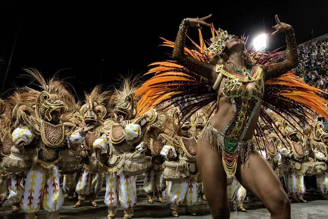 Revellers of Unidos da Tijuca samba school perform during the first night of the carnival parade at Sambadrome in Rio de Janeiro, Brazil on February 8, 2016. (Photo by Yasuyoshi Chiba/AFP Photo)