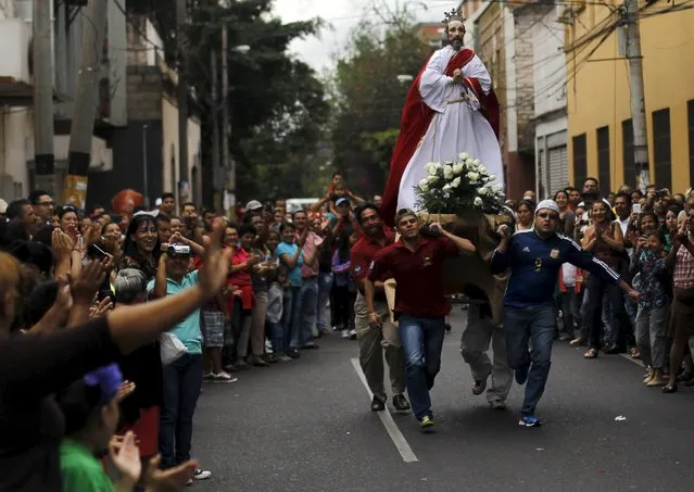 Devoted Catholics from Honduras carry a statue of a Saint as they participate in an Easter Sunday procession in Tegucigalpa April 5, 2015. (Photo by Jorge Cabrera/Reuters)