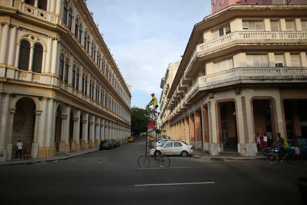 Cycling Head and Shoulders above Havana
