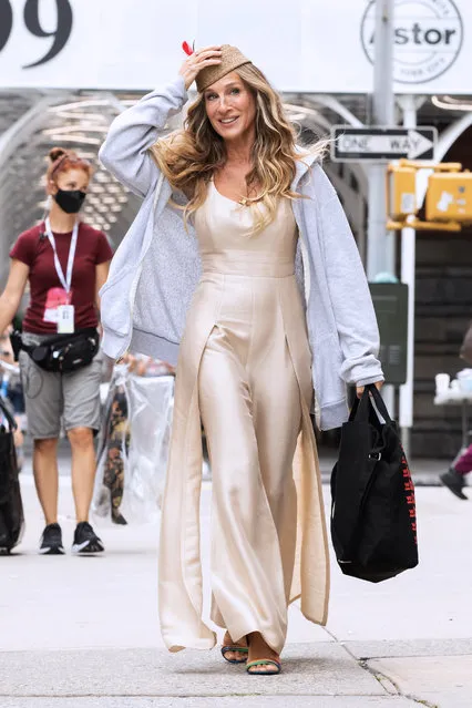 American actress Sarah Jessica Parker seen on the set of “And Just Like That...” the follow up series to “s*x and the City” in NoHo on July 14, 2021 in New York City. (Photo by RCF/The Mega Agency)
