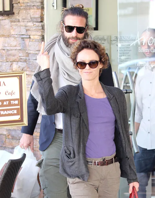 Vanessa Paradis out for the first time after her divorce for lunch at Aroma Cafe. (Photo by  Splash News)