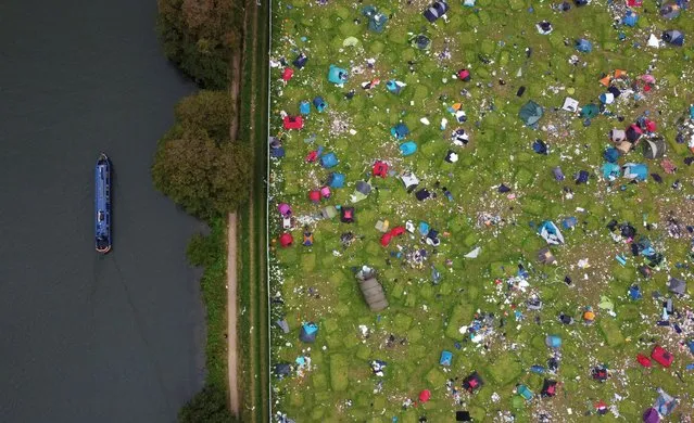 Abandoned tents are seen at the Reading Festival campsite after the event, in Reading, Britain, August 31, 2021. Picture taken with a drone. (Photo by Matthew Childs/Reuters)