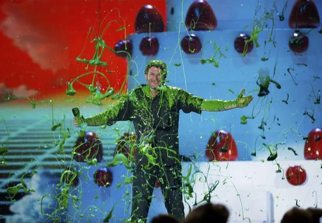 Show host Blake Shelton is “slimed” during Nickelodeon's 2016 Kids' Choice Awards in Inglewood, California March 12, 2016. (Photo by Mario Anzuoni/Reuters)