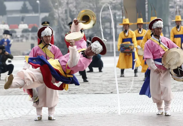 Members of the South Korean Army honor guard perform the traditional Korean samulnori in Seoul, South Korea, 08 April 2016. The honor guard has revived a weekly performance which was suspended during the winter season. The performance takes place at 2 pm every Friday and 3 pm every alternate second and fourth Saturday. (Photo by Jeon Heon-Kyun/EPA)
