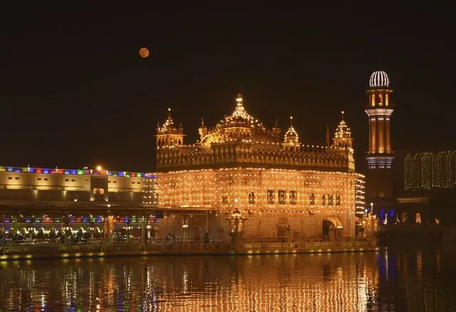 Illuminated Golden Temple is seen on the occasion of the birth anniversary of Guru Nanak, the first Sikh Guru and the founder of Sikhism, in Amritsar, India, Friday, November 19, 2021. (Photo by Prabhjot Gill/AP Photo)