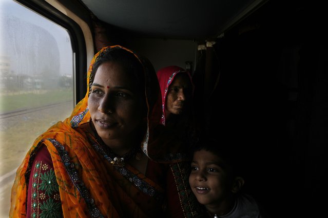 Samodhra Meena, left, from the northern Indian state of Rajasthan travels with her mother-in-law and son, in the Thirukkural Express, India, Sunday, April 21, 202. (Photo by Manish Swarup/AP Photo)