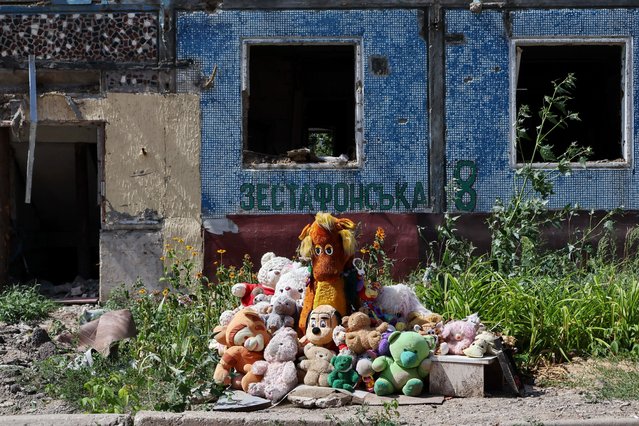 A spontaneous memorial with children toys dedicated to the victims of the Russian rocket attack seen by the apartment building that was heavily damaged by the Russian shelling in Zaporizhzhia on July 27, 2023. Fierce fighting raged Thursday in southeastern Ukraine, where a Western official said Kyiv has launched a major push and Russian President Vladimir Putin said “hostilities have intensified significantly”. The Russian army said it repelled a Ukrainian attack involving several soldiers near the town of Orikhiv (Zaporizhzhia region) in the south, one of the areas where Kyiv has been carrying out its counteroffensive. (Photo by Andriy Andriyenko/SOPA Images/Rex Features/Shutterstock)