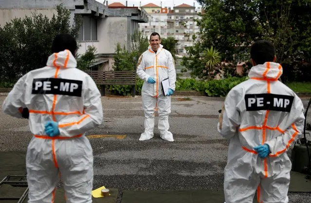 Portuguese military police prepare to disinfect a school as part of a demonstration ahead of students' return as the spread of the coronavirus disease (COVID-19) continues, in Lisbon, Portugal on April 29, 2020. (Photo by Rafael Marchante/Reuters)