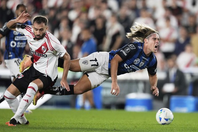 Claudio Spinelli of Ecuador's Independiente del Valle falls after a challenge from German Pezzella of Argentina's River Plate during a Copa Libertadores Group B soccer match at Monumental Stadium in Buenos Aires, Argentina, Thursday, May 15, 2025. (Photo by Gustavo Garello/AP Photo)