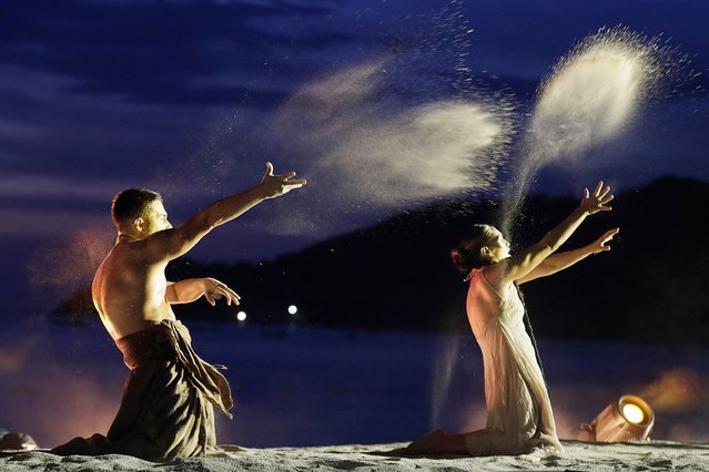 Artists perform in the play “Ceremonia Viva” during the 500th anniversary commemoration of the founding of Santa Marta, Colombia, 29 July 2025. On the shores of the Caribbean Sea, on El Rodadero beach, Santa Marta marked the milestone with a theatrical ceremony blending music, memory, fire, spirituality, and popular celebration, honoring a history that began long before the arrival of the conquistadors. (Photo by Carlos Ortega/EPA)