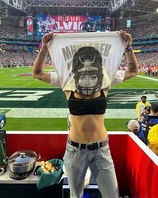 Cara Delevingne lifts her shirt to reveal a tribute to Rihanna on the sidelines of Super Bowl LVII at State Farm Stadium in Glendale, Arizona on Sunday, February 12, 2023. (Photo by caradelevigne/Instagram)