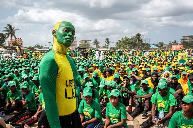 Supporters of the Tanzanian ruling party Chama Cha Mapinduzi (Revolutionary Party), gathered at the Kibanda Maiti Stadium, during the last campaign rally in Stone Town on October 25, 2020 ahead of the national elections. Tanzanians will go to the polls on October 28, 2020 to elect a president, deputies and local councillors after five years of John Magufuli's regime, marked by a crackdown on political opponents in a country once viewed as a beacon of stability in East Africa. (Photo by Patrick Meinhardt/AFP Photo)