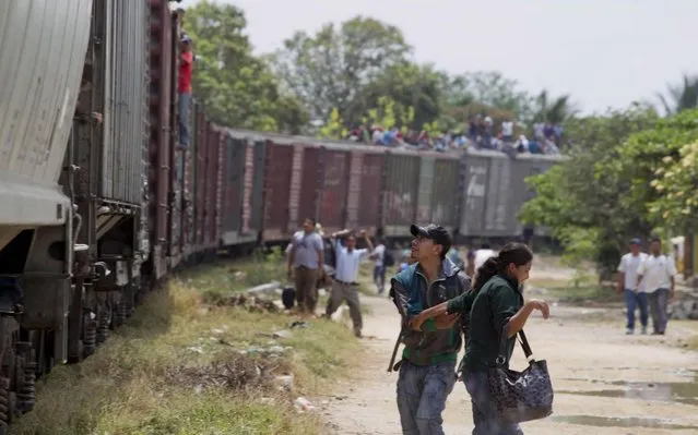 Migrants get off a train during their journey toward the U.S.-Mexico border in Union Hidalgo, Mexico, Monday, April 29, 2013. Migrants crossing Mexico to get to the U.S. have increasingly become targets of criminal gangs who kidnap them to obtain ransom money. (Photo by Eduardo Verdugo/AP Photo)