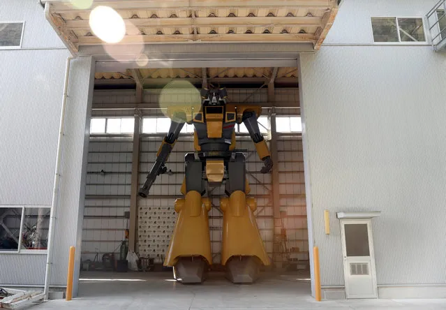 Sakakibara Kikai's bipedal robot Mononofu is pictured during its demonstration at its factory in Shinto Village, Gunma Prefecture, Japan on April 12, 2018. (Photo by Kim Kyung-Hoon/Reuters)
