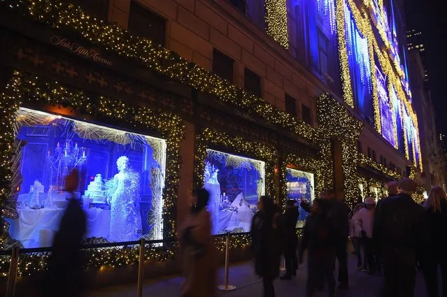 General view of a Saks Fifth Avenue Holiday shopping window display on November 30, 2015 in New York City. (Photo by Michael Loccisano/Getty Images)