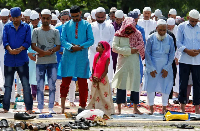 People offer Eid al-Fitr prayers marking the end of the holy fasting month Ramadan on a road in Kolkata, June 16, 2018. (Photo by Rupak De Chowdhuri/Reuters)