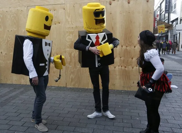 Men dressed as Lego figures talk to a girl during “Weiberfastnacht” (Women's Carnival) in Cologne February 12, 2015. (Photo by Ina Fassbender/Reuters)