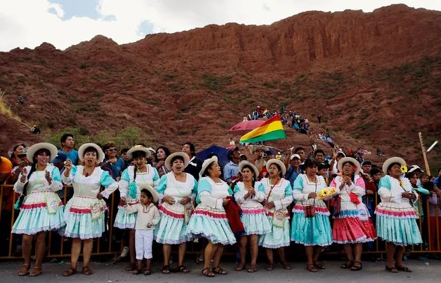 Bolivian women dance and sing as they wait for competitors to pass by during the seventh stage in the Dakar Rally 2016 in Tupiza, Bolivia, January 9, 2016. (Photo by Marcos Brindicci/Reuters)