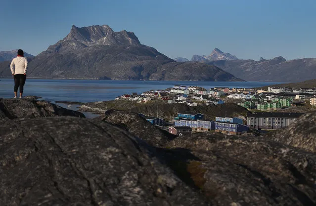 Homes are seen against the backdrop of mountains on July 28, 2013 in Nuuk, Greenland. (Photo by Joe Raedle/Getty Images)