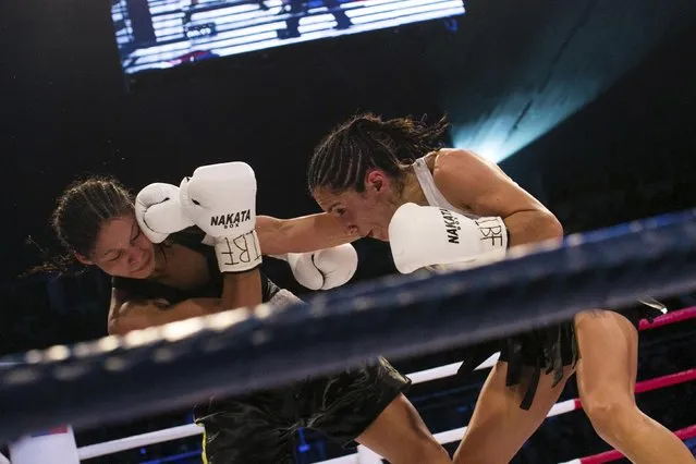 Chile's Carolina Rodriguez (R) throws a punch at Colombia's Dayana Cordero during their International Boxing Federation (IBF) Women's World Super Bantamweight title match in Santiago, August 9, 2014. (Photo by Pablo Sanhueza/Reuters)