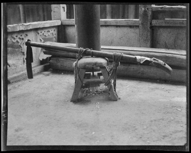 Old Gun. China, Mao Zhou, 1917-1919. (Photo by Sidney David Gamble)