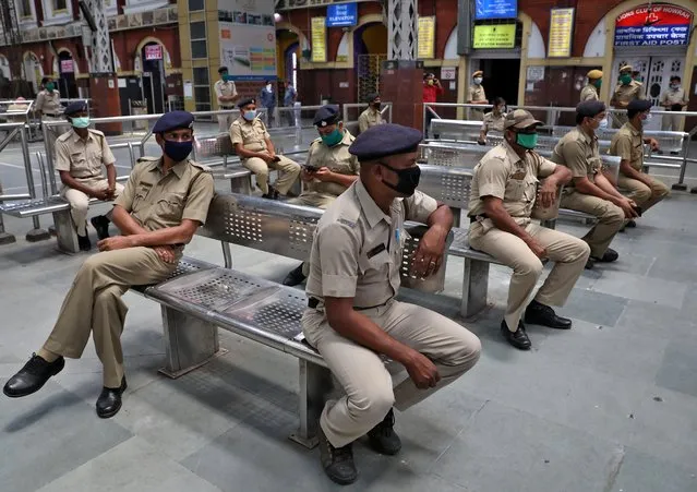 Railway police personnel maintain safe distance as they wait to donate blood at a camp to tackle the blood shortage during a 21-day nationwide lockdown to slow the spreading of the coronavirus disease (COVID-19) at the closed Howrah railway station in Kolkata, India, April 2, 2020. (Photo by Rupak De Chowdhuri/Reuters)