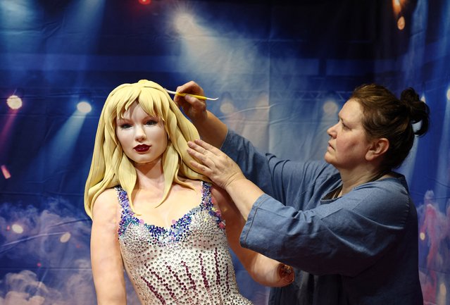 Cake artist Elza Baldzhiyska works on her creation of US singer Taylor Swift, after it was damaged in transit whilst being transported to the Cake International show at the NEC in Birmingham, central England on November 1, 2024. The cake decorating, sugar art and baking event showcases the talent of cake artists from around the world. (Photo by Darren Staples/AFP Photo)