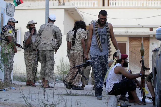 Fighters from Libyan forces allied with the U.N.-backed government take position during a battle with Islamic State fighters in Sirte, Libya August 21, 2016. (Photo by Hani Amara/Reuters)