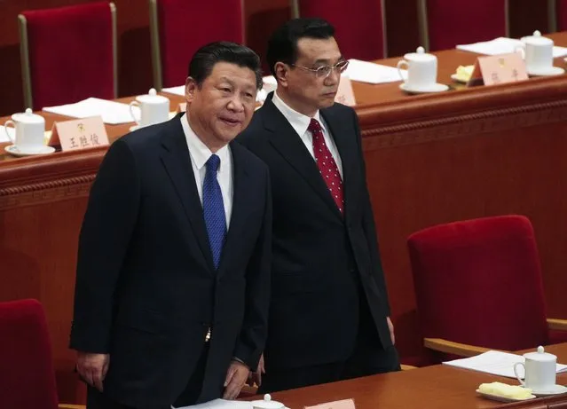 China's President Xi Jinping (L) looks up next to Premier Li Keqiang during the opening session of the Chinese People's Political Consultative Conference (CPPCC) at the Great Hall of the People in Beijing, March 3, 2015. REUTERS/Barry Huang