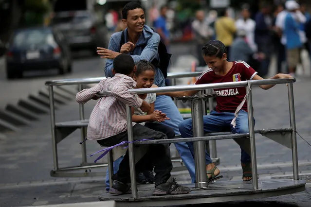 Children play in a park in downtown Caracas, Venezuela December 2, 2016. (Photo by Ueslei Marcelino/Reuters)