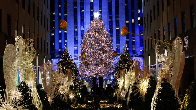 People watch the Christmas tree lighting at Rockefeller Center in the Manhattan borough of New York City, New York, U.S., November 28, 2018. (Photo by Eduardo Munoz/Reuters)