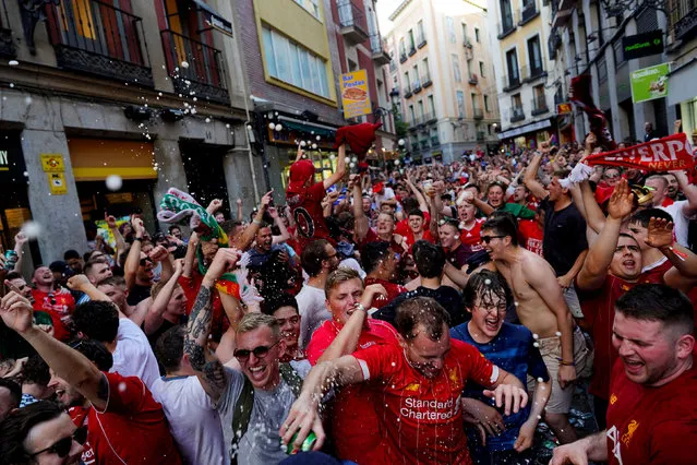 Liverpool supporters sing in Madrid on May 31, 2019 on the eve of the UEFA Champions League final football match against Liverpool FC. (Photo by Juan Medina/Reuters)