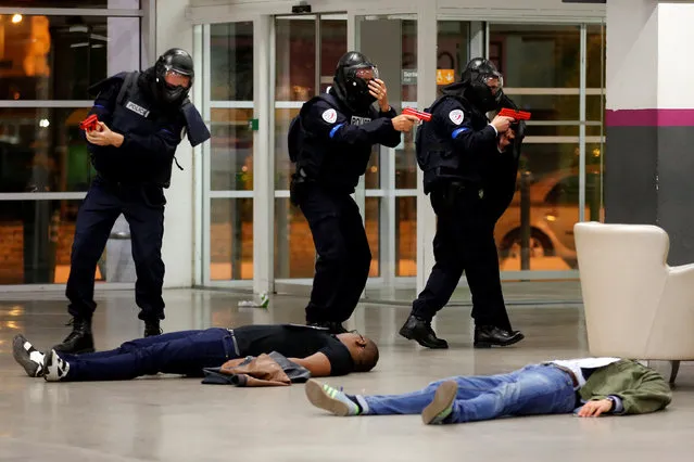 French border policemen take part in a mock terrorist attack exercise at the Marseille-Provence airport in Marignane, France, April 28, 2016. (Photo by Jean-Paul Pelissier/Reuters)