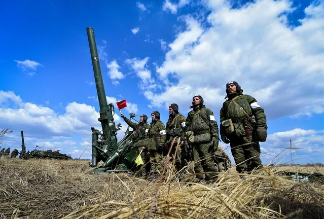 Servicemen seen by a 2S4 Tyulpan 240 mm calibre self- propelled mortar carrier during tactical exercises held by artillery detachments of the Russian Eastern Military District' s 5th Army at the Sergeyevsky training ground in Primorye Territory, Russia on March 21, 2017. Over 2500 servicemen practice combat skills received in 2017 winter training exercises. (Photo by Yuri Smityuk/TASS)