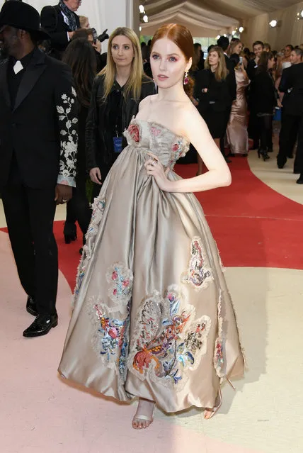 Ellie Bamber attends the “Manus x Machina: Fashion In An Age Of Technology” Costume Institute Gala at Metropolitan Museum of Art on May 2, 2016 in New York City. (Photo by Larry Busacca/Getty Images)