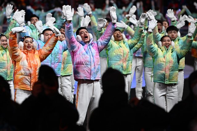 Performers dance during the closing ceremony of the Beijing 2022 Winter Olympic Games, at the National Stadium, known as the Bird's Nest, in Beijing, on February 20, 2022. (Photo by Anne-Christine Poujoulat/AFP Photo)