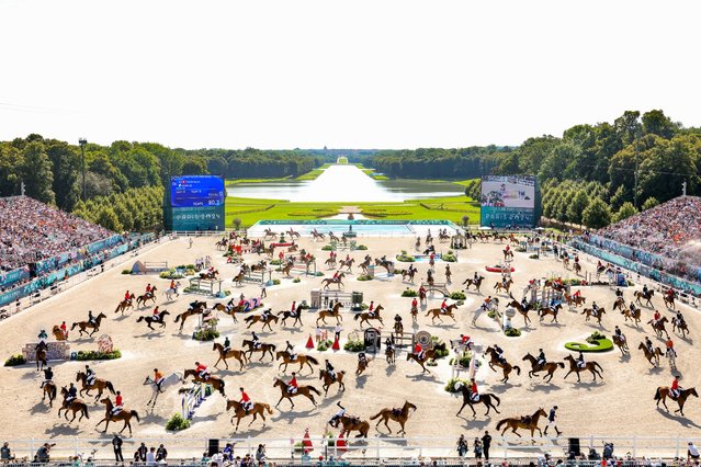 General view of the Jumping Individual Final on day eleven of the Olympic Games Paris 2024 at Chateau de Versailles on August 06, 2024 in Versailles, France. Layers of the Games shows in one image the multiple moments that happen during a game or a day of competition during the Paris 2024 Olympic Games from a fixed camera. (Photo by Hector Vivas/Getty Images)