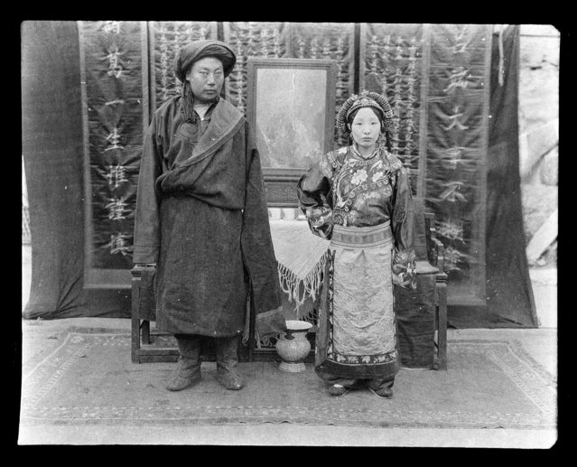 Mr. & Mrs. Kao (Gao) in Tibetan. China, Zagunao, 1917-1919. (Photo by Sidney David Gamble)