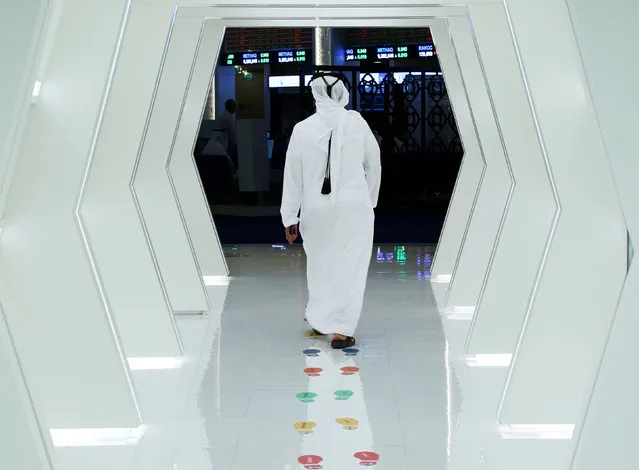 An investor walks into the Dubai International Financial Market in Dubai, UAE February 7, 2018. (Photo by Satish Kumar/Reuters)