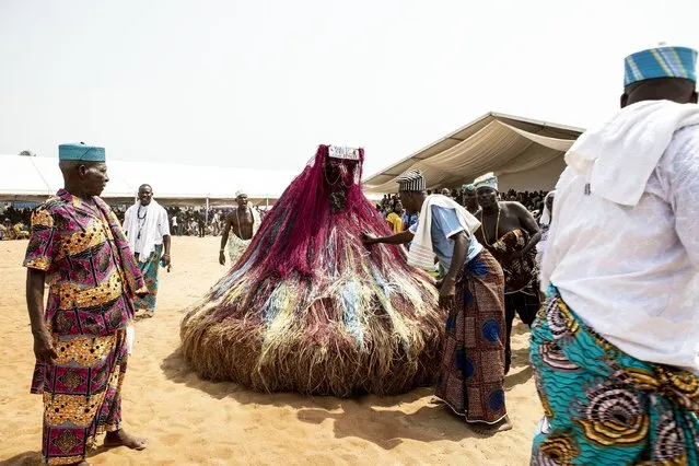 Voodoo followers attend the voodoo festival in Ouidah, Benin, on January 10, 2023. (Photo by Yanick Folly/AFP Photo)