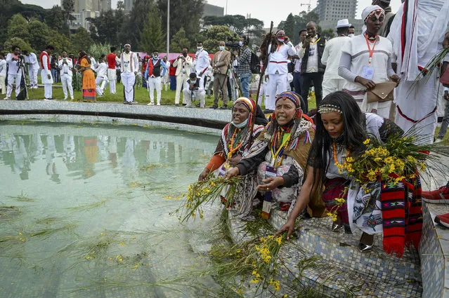 Ethiopians celebrate the festival of Irreecha by throwing grass and flowers into a pool of water to thank God for the blessings of the past year and to wish prosperity for the coming year, amid tight security in the capital Addis Ababa, Ethiopia Saturday, October 3, 2020. Ethiopia's largest ethnic group, the Oromo, on Saturday celebrated the annual Thanksgiving festival of Irreecha amid tight security and a significantly smaller crowd due to political tensions and the COVID-19 pandemic. (Photo by AP Photo/Stringer)