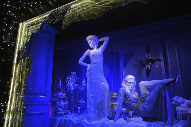 General view of a Saks Fifth Avenue Holiday shopping window display on November 30, 2015 in New York City. (Photo by Michael Loccisano/Getty Images)