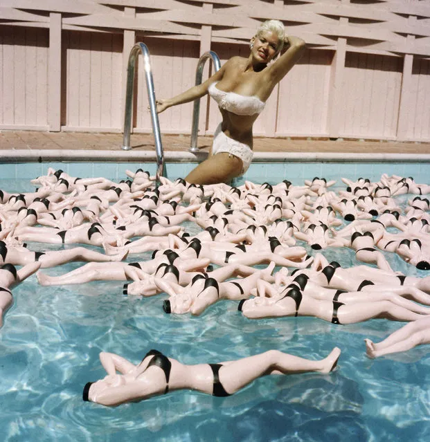 Jayne Mansfield poses with hot-water bottle likenesses floating around her, 1957. (Photo by Allan Grant/Time & Life Pictures/Getty Images)
