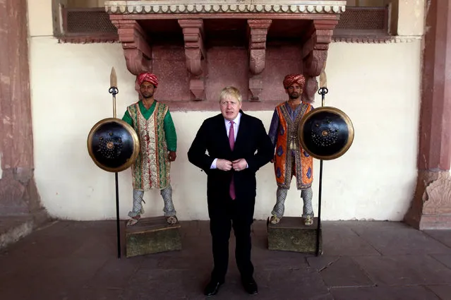 Britain's Foreign Secretary Boris Johnson poses with ceremonial guards at the Lahore Fort in Lahore, Pakistan November 25, 2016. (Photo by Caren Firouz/Reuters)
