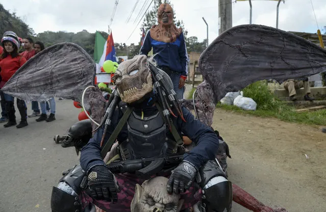 Participants fancy dressed go downhil in the XXVII Car Festival in a homemade cart in the Santa Elena Municipality, near Medellin, Antioquia department, Colombia, on December 18, 2016. (Photo by Raul Arboleda/AFP Photo)