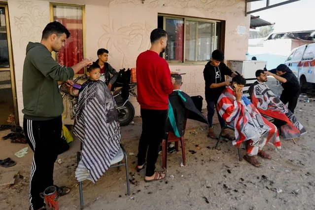 Palestinians have their hair cut during a temporary truce between Hamas and Israel, at Nasser hospital in Khan Younis in the southern Gaza Strip on November 24, 2023. (Photo by Saleh Salem/Reuters)