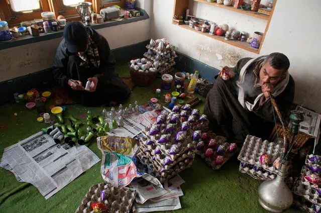 Kashmiri Muslim artisans finishes a handmade Christmas gifts at their workshop before sending them to markets, on December 19, 2013 in Srinagar, the summer capital of Indian administered Kashmir, India. (Photo by Yawar Nazir/Getty Images)