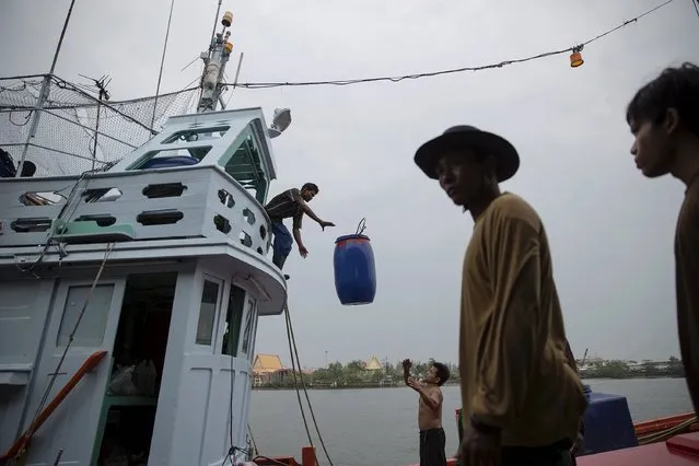 Fishermen get their ship ready for another fishing trip at a port in Mahachai, in Thailand's Samut Sakhon province April 23, 2015. (Photo by Damir Sagolj/Reuters)